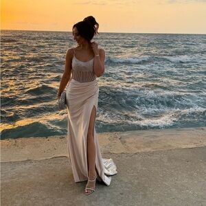 Jaw dropping champagne size 5 corset dress